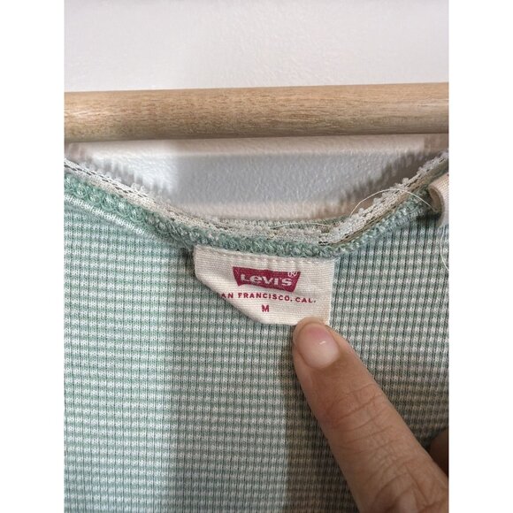 Levi's Dry Goods Light Green Striped V-Neck Tee Medium Ruffled Hem Crop Top - Picture 2 of 7